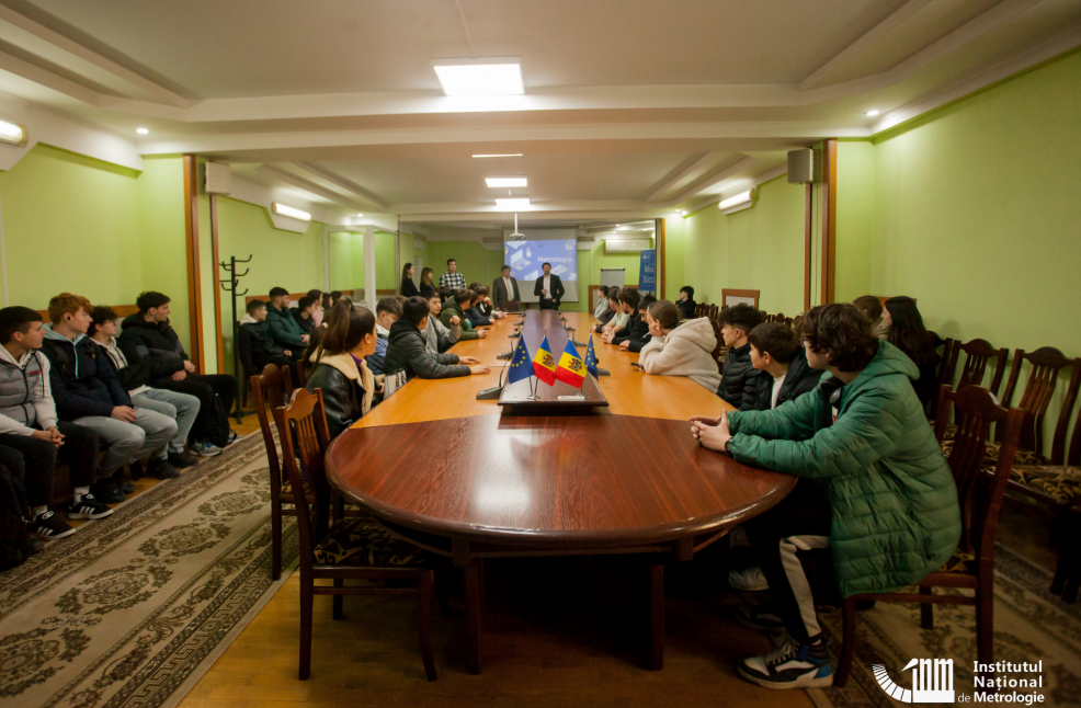 Vizita studenților de la CEEE la INM